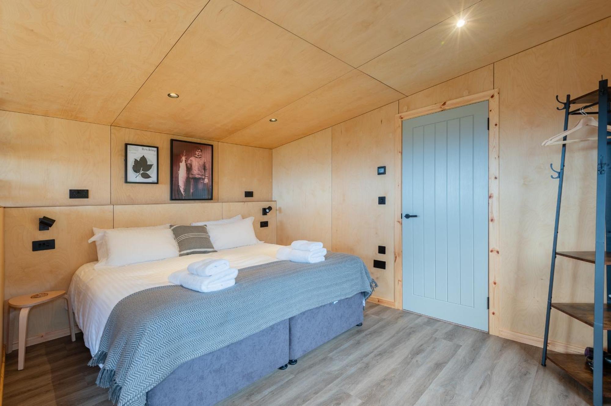 Rustic Cabins, Sea Views From Rewilded Farm With Highland Cows St Andrews Exterior photo